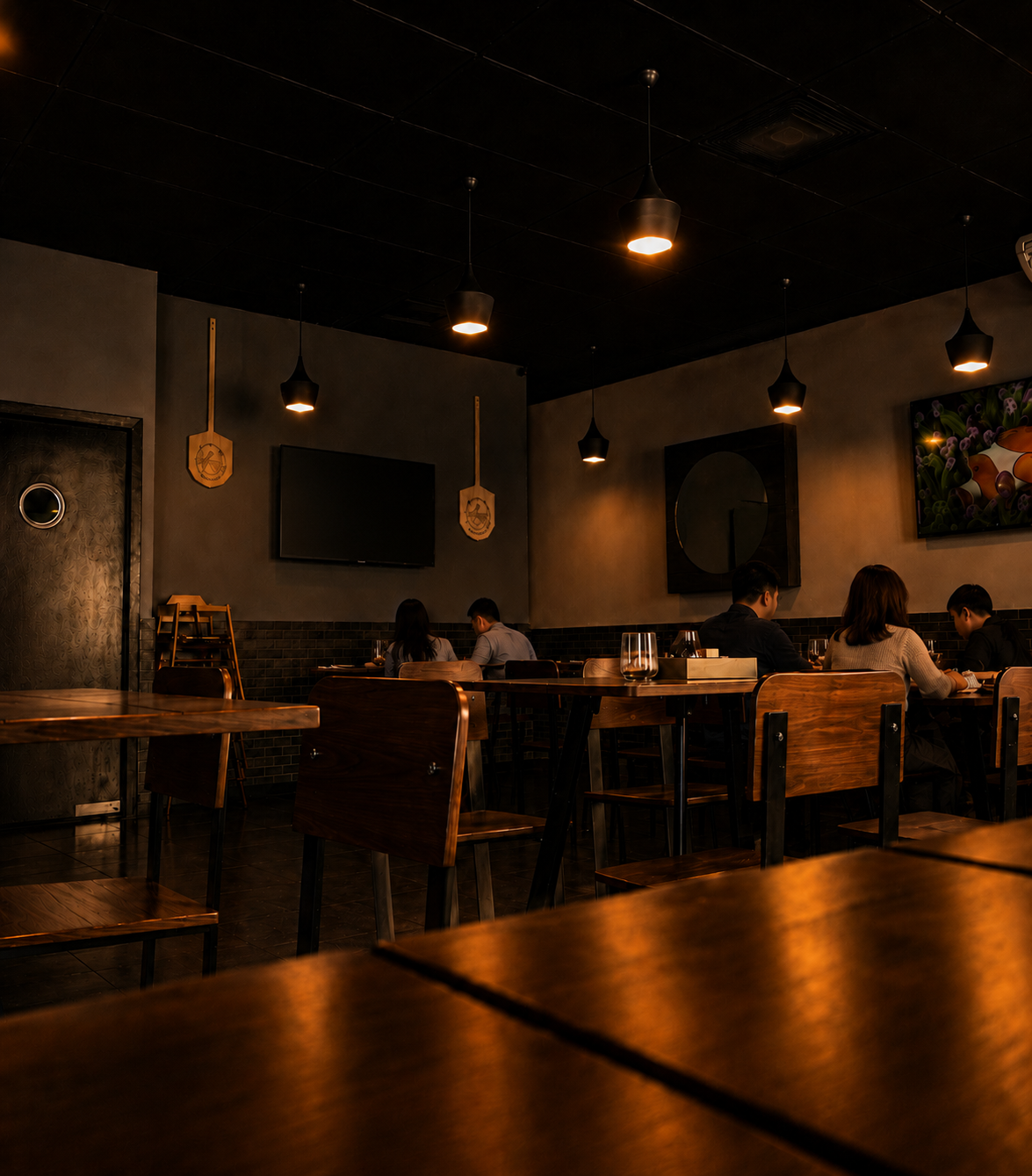Interior de Madero Pizza Artesanal de noche